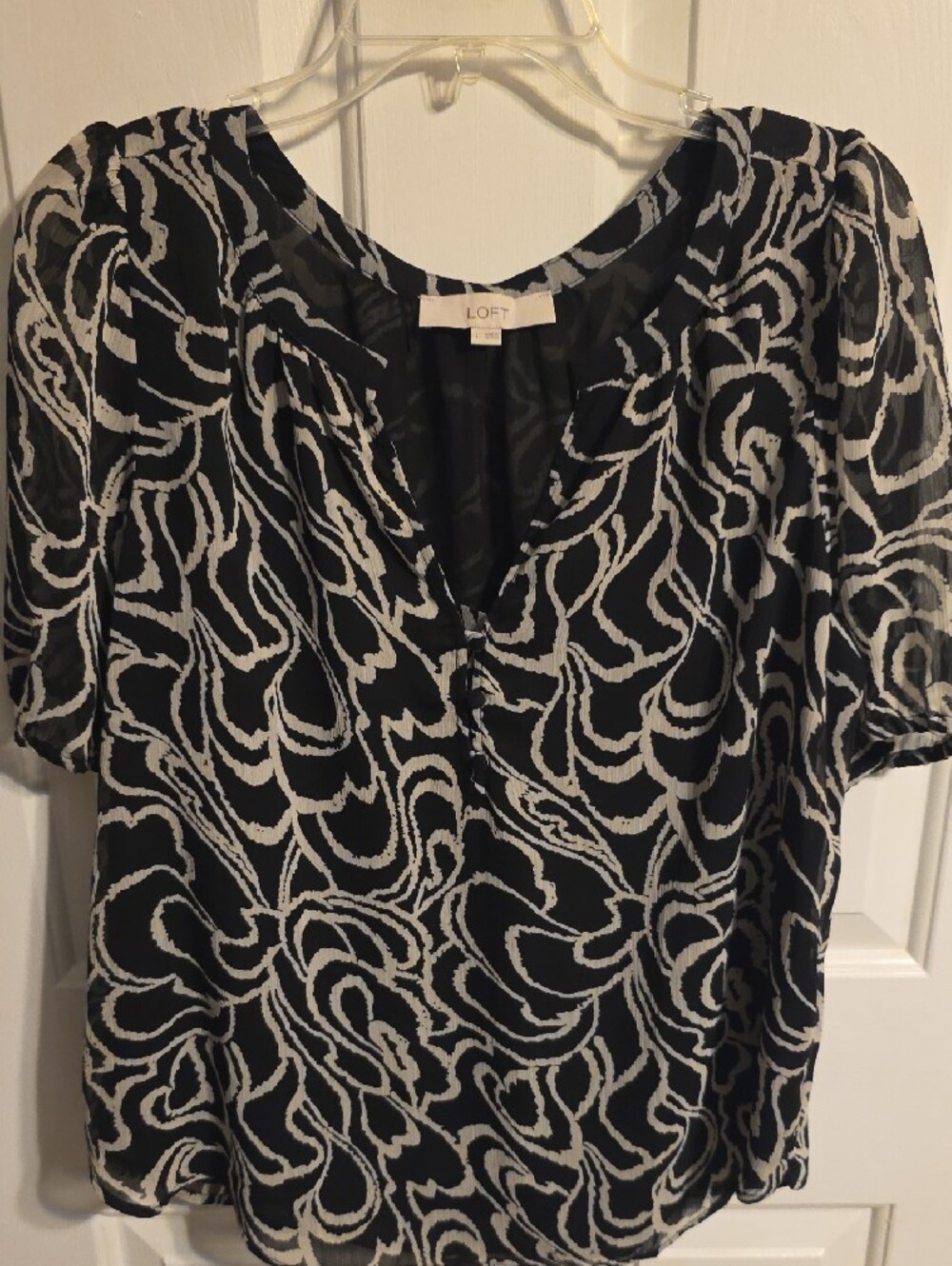 LOFT Black and White Abstract Flutter Sleeve Blouse - Picture 5 of 7